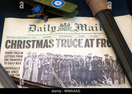 Doncaster, Großbritannien - 28 Juli 2019: Zeitung von Weihnachten WW 1 zeigt die vorübergehende Waffenruhe. Daily Mail 31. Dezember 1914 Stockfoto