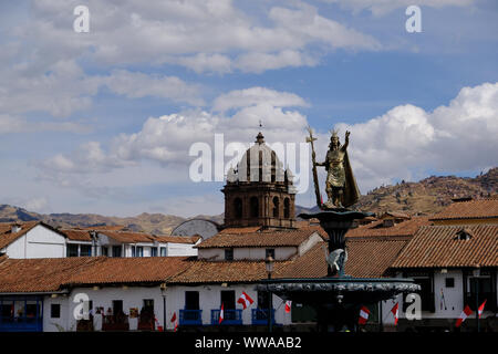 Peru Cusco Plaza de Armas Statue von Pachacuti Cusi Yupanqui Stockfoto