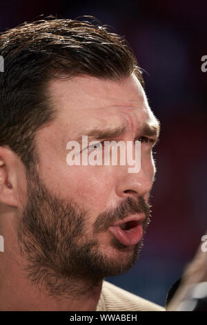 Mainz, Deutschland. 14 Sep, 2019. Fussball: Bundesliga, FSV Mainz 05 - Hertha BSC, 4. Spieltag im Opel Arena. Mainz Trainer Sandro Schwarz. Quelle: Thomas Frey/dpa - WICHTIGER HINWEIS: In Übereinstimmung mit den Anforderungen der DFL Deutsche Fußball Liga oder der DFB Deutscher Fußball-Bund ist es untersagt, zu verwenden oder verwendet Fotos im Stadion und/oder das Spiel in Form von Bildern und/oder Videos - wie Foto Sequenzen getroffen haben./dpa/Alamy leben Nachrichten Stockfoto