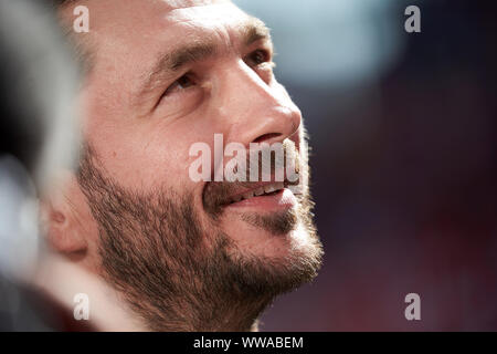 Mainz, Deutschland. 14 Sep, 2019. Fussball: Bundesliga, FSV Mainz 05 - Hertha BSC, 4. Spieltag im Opel Arena. Mainz Trainer Sandro Schwarz. Quelle: Thomas Frey/dpa - WICHTIGER HINWEIS: In Übereinstimmung mit den Anforderungen der DFL Deutsche Fußball Liga oder der DFB Deutscher Fußball-Bund ist es untersagt, zu verwenden oder verwendet Fotos im Stadion und/oder das Spiel in Form von Bildern und/oder Videos - wie Foto Sequenzen getroffen haben./dpa/Alamy leben Nachrichten Stockfoto