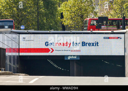 Piccadilly, London, UK. 14 Sep, 2019. Machen Sie sich bereit für Brexit Anzeige in London. Quelle: Matthew Chattle/Alamy leben Nachrichten Stockfoto