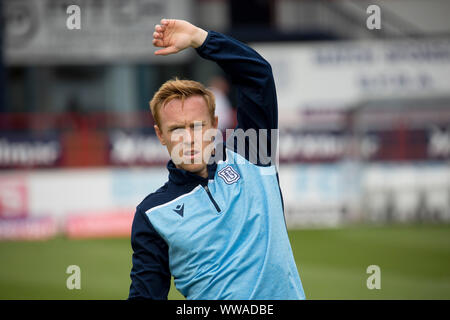 Dens Park, Dundee, Schottland, Großbritannien. 14. September 2019;;;;;;;; Schottische Meisterschaft, Dundee Football Club gegenüber Alloa Athletic; Danny Johnson von Dundee während der Aufwärmphase vor dem Spiel - Redaktionelle Verwendung Credit: Aktion Plus Sport Bilder/Alamy leben Nachrichten Stockfoto