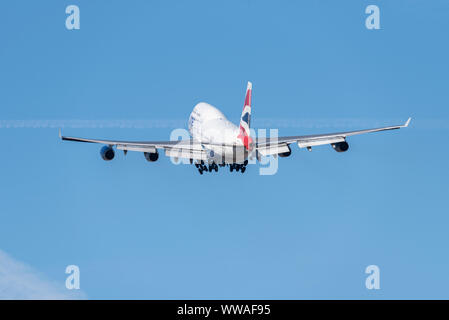 British Airways Boeing 747 Jumbo-Jet-Flugzeug startet am Flughafen London Heathrow in Hounslow, London, Großbritannien Stockfoto