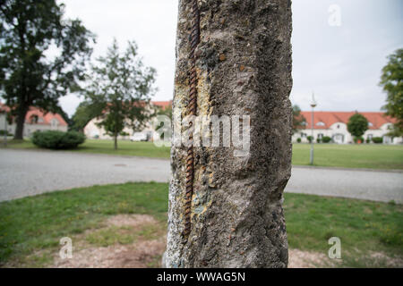 Ein Teil der Berliner Mauer in Kreisau Palace in Kreisau, Polen. 16. August 2019 © wojciech Strozyk/Alamy Stock Foto Stockfoto