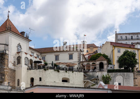 Blick von der Brücke in Richtung Santa Clara das Stadtbild der Universität Coimbra Stockfoto