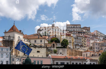 Stadtbild der Universität Coimbra und der alten Oberstadt von Coimbra in Portugal Stockfoto