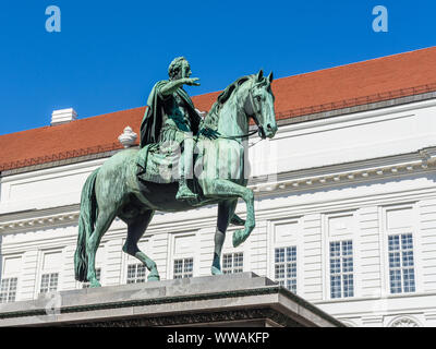 Bronzene Reiterstandbild von Kaiser Joseph II., Kaiser des Heiligen Römischen Reiches, Josefsplatz, Wien, Österreich. Stockfoto
