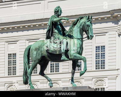 Bronzene Reiterstandbild von Kaiser Joseph II., Kaiser des Heiligen Römischen Reiches, Josefsplatz, Wien, Österreich. Stockfoto