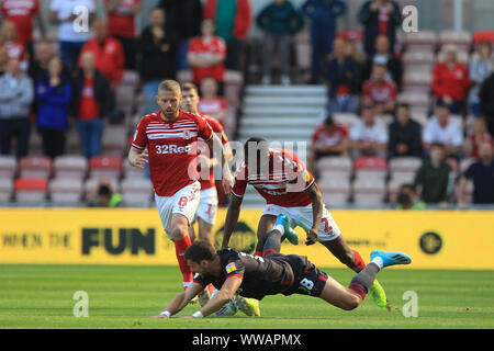 Middlesborough, Großbritannien. 14 Sep, 2019. Middlesbrough von Anfernee Dijksteel in Aktion mit der Lesung Lucas Boye während der Sky Bet Championship Match zwischen Middlesbrough und Lesung im Riverside Stadium, Middlesbrough am Samstag, dem 14. September 2019. (Credit: Mark Fletcher | MI Nachrichten) nur die redaktionelle Nutzung, eine Lizenz für die gewerbliche Nutzung erforderlich. Foto darf nur für Zeitung und/oder Zeitschrift redaktionelle Zwecke Credit: MI Nachrichten & Sport/Alamy Live News Credit: MI Nachrichten & Sport/Alamy Live-Nachrichten verwendet werden. Stockfoto