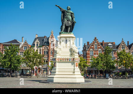 Statue von Jacob Van Artevelde in der Mitte des Platzes. Historische Zentrum von Gent, Flandern, Belgien, EU. Stockfoto