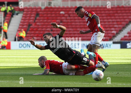 Middlesborough, Großbritannien. 14 Sep, 2019. Adam Clayton von Middlesbrough bringt's lesen Lucas Boye während der Sky Bet Championship Match zwischen Middlesbrough und Lesung im Riverside Stadium, Middlesbrough am Samstag, dem 14. September 2019. (Credit: Mark Fletcher | MI Nachrichten) nur die redaktionelle Nutzung, eine Lizenz für die gewerbliche Nutzung erforderlich. Foto darf nur für Zeitung und/oder Zeitschrift redaktionelle Zwecke Credit: MI Nachrichten & Sport/Alamy Live-Nachrichten verwendet werden. Stockfoto