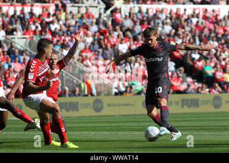 Middlesborough, Großbritannien. 14 Sep, 2019. John Swift Lesen schießt auf Ziel während der Sky Bet Championship Match zwischen Middlesbrough und Lesung im Riverside Stadium, Middlesbrough am Samstag, dem 14. September 2019. (Credit: Mark Fletcher | MI Nachrichten) nur die redaktionelle Nutzung, eine Lizenz für die gewerbliche Nutzung erforderlich. Foto darf nur für Zeitung und/oder Zeitschrift redaktionelle Zwecke Credit: MI Nachrichten & Sport/Alamy Live-Nachrichten verwendet werden. Stockfoto