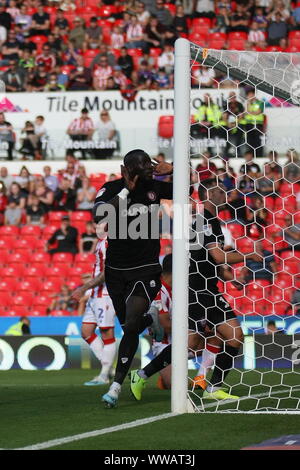 Stoke-on-Trent, Großbritannien. 14 Sep, 2019. Famara Diedhiou von Bristol City feiert sein Ziel während der Sky Bet Championship Match zwischen Stoke City und Bristol City im Britannia Stadium, Stoke-on-Trent am Samstag, dem 14. September 2019. (Foto: Simon Newbury | MI Nachrichten) nur die redaktionelle Nutzung, eine Lizenz für die gewerbliche Nutzung erforderlich. Foto darf nur für Zeitung und/oder Zeitschrift redaktionelle Zwecke Credit: MI Nachrichten & Sport/Alamy Live-Nachrichten verwendet werden. Stockfoto