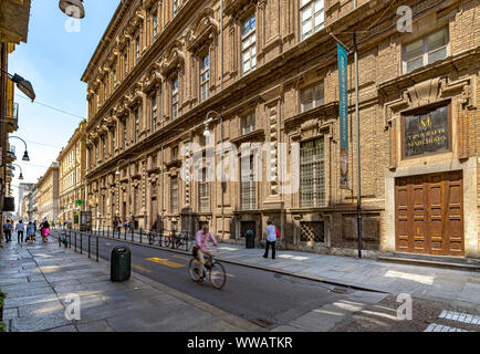 Das Äußere des Ägyptischen Museums in Turin, das eine der größten Sammlungen ägyptischer Antiquitäten der Welt beherbergt, Turin, Italien Stockfoto