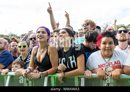 September 13, 2019, Chicago, Illinois, USA: die Teilnehmer der Riot Fest Musik Festival genießen Sie bei Douglas Park in Chicago, Illinois (Bild: © Daniel DeSlover/ZUMA Draht) Stockfoto