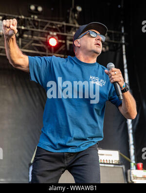 September 13, 2019, Chicago, Illinois, USA: Jim Lindberg von Pennywise während der Riot Fest Musik Festival bei Douglas Park in Chicago, Illinois (Bild: © Daniel DeSlover/ZUMA Draht) Stockfoto