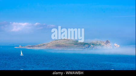 Niedrig liegenden Nebel oder Dunst nähert und die Irelands Auge Insel, ungewöhnliches Phänomen, Panoramablick von Howth, Dublin, Irland Stockfoto