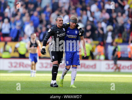14. September 2019; das Tal, Charlton, London, England; Englische Meisterschaft Fußball, Charlton Athletic gegen Birmingham City; Torwart Lee Camp und Kristian Pedersen von Birmingham City feiert, nachdem Time - streng nur für den redaktionellen Gebrauch bestimmt. Keine Verwendung mit nicht autorisierten Audio-, Video-, Daten-, Spielpläne, Verein/liga Logos oder "live" Dienstleistungen. On-line-in-Match mit 120 Bildern beschränkt, kein Video-Emulation. Keine Verwendung in Wetten, Spiele oder einzelne Verein/Liga/player Publikationen Stockfoto
