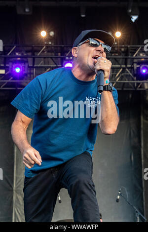 September 13, 2019, Chicago, Illinois, USA: Jim Lindberg von Pennywise während der Riot Fest Musik Festival bei Douglas Park in Chicago, Illinois (Bild: © Daniel DeSlover/ZUMA Draht) Stockfoto