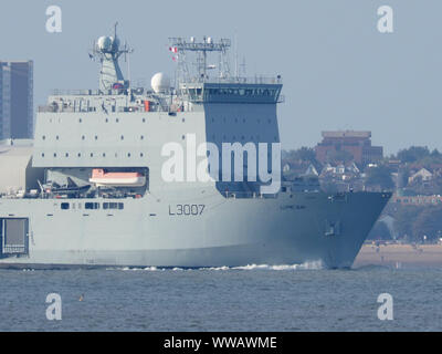 Sheerness, Kent, Großbritannien. 14 Sep, 2019. RFA-Lyme Bay gesehen, die die Themse in Sheerness nach London International Versand Woche in Greenwich unterstützt. RFA-Lyme Bay ist eine Bucht-Klasse auxiliary Landing ship Dock der britischen Royal Fleet Auxiliary dazu in der Lage, eine bedeutende Streitmacht irgendwo in der Welt. Credit: James Bell/Alamy leben Nachrichten Stockfoto