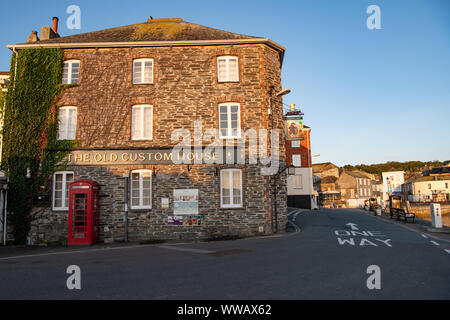 Der alte Custom House Pub in Padstow, Cornwall, England, Großbritannien Stockfoto