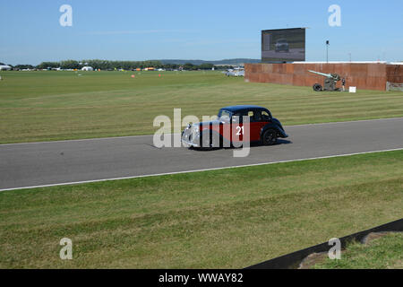 Goodwood Revival 13. September 2019 - St Mary's Trophy - 1953 MG YB angetrieben von Stig Blomqvist Stockfoto