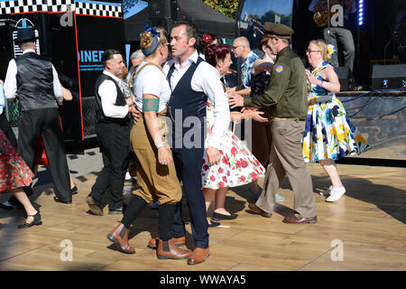 Goodwood Revival 13. September 2019 - tanzen zu Musik aus den 1940er und 1950er Jahren Stockfoto