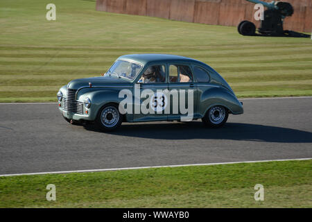 Goodwood Revival 13. September 2019 - St Mary's Trophy - 1953 Jowett Javelin angetrieben von Julian Crossley Stockfoto
