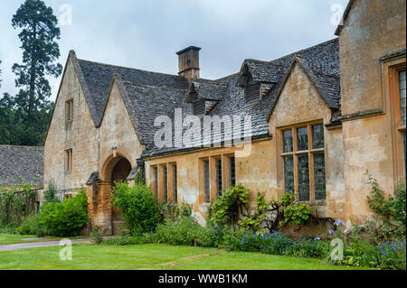 Stanway Herrenhaus gebaut in Jakobinischen Architektur 1630 in guiting gelben Stein, in der Cotswold Dorf Stanway, Gloucestershire, Cotswolds Stockfoto