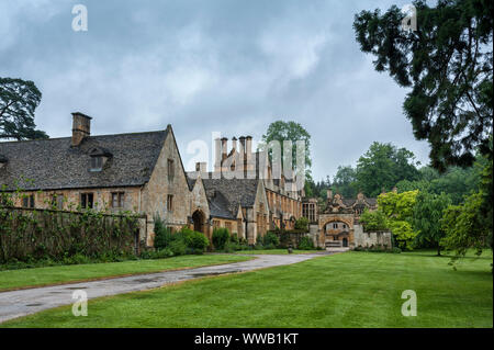 Stanway Herrenhaus gebaut in Jakobinischen Architektur 1630 in guiting gelben Stein, in der Cotswold Dorf Stanway, Gloucestershire, Cotswolds Stockfoto