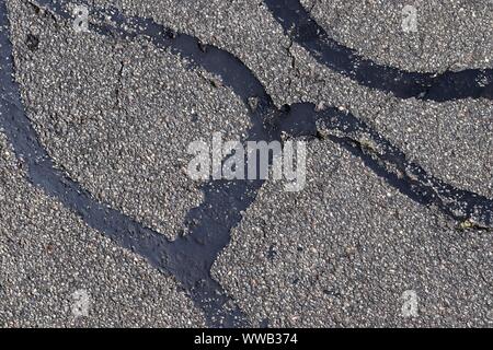 Detailansicht auf Asphalt Oberflächen von verschiedenen Straßen und Wege in einer Nahaufnahme Stockfoto