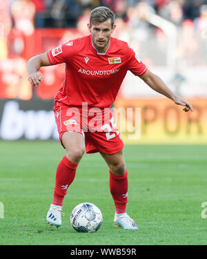 Berlin, Deutschland. 14 Sep, 2019. Fussball: 1. Fussballbundesliga, 4. Spieltag 1.FC Union Berlin - Werder Bremen, Stadion An der Alten Försterei. Christopher Lenz von Union Berlin in Aktion Quelle: Tom Weller/dpa - WICHTIGER HINWEIS: In Übereinstimmung mit den Anforderungen der DFL Deutsche Fußball Liga oder der DFB Deutscher Fußball-Bund ist es untersagt, zu verwenden oder verwendet Fotos im Stadion und/oder das Spiel in Form von Bildern und/oder Videos - wie Foto Sequenzen getroffen haben./dpa/Alamy leben Nachrichten Stockfoto