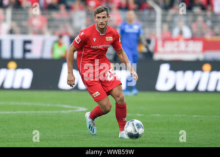 Berlin, Deutschland. 14 Sep, 2019. Fussball: 1. Fussballbundesliga, 4. Spieltag 1.FC Union Berlin - Werder Bremen, Stadion An der Alten Försterei. Christopher Lenz von Union Berlin in Aktion Quelle: Tom Weller/dpa - WICHTIGER HINWEIS: In Übereinstimmung mit den Anforderungen der DFL Deutsche Fußball Liga oder der DFB Deutscher Fußball-Bund ist es untersagt, zu verwenden oder verwendet Fotos im Stadion und/oder das Spiel in Form von Bildern und/oder Videos - wie Foto Sequenzen getroffen haben./dpa/Alamy leben Nachrichten Stockfoto