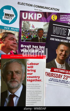 Wahl Flugblätter aus dem Arbeitsmarkt, Brexit und UKIP Parteien und Tommy Robinson für die Wahlen zum Europäischen Parlament am Donnerstag, den 23. Mai 2019 Stockfoto