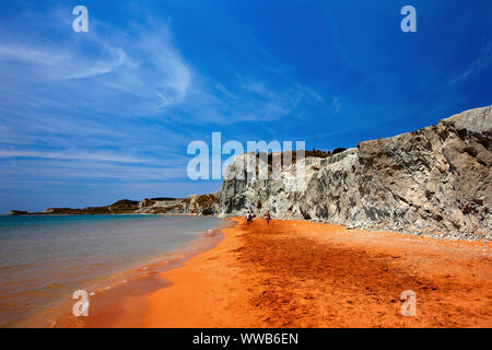 Xi Strand, Kefalonia (oder "Kefalonia") Insel, Eptanisa (ist sogar Inseln, Dodekanes, Griechenland. Xi Strand ist berühmt für seine rot-orange Sand. Stockfoto