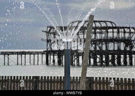 Brighton West Pier bleibt und Brunnen 2019 Stockfoto