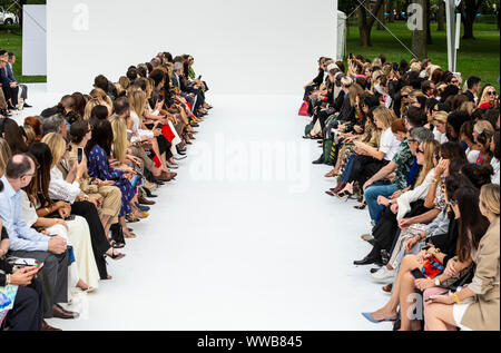 New York, NY-Sept 09, 2019: Ein Blick auf das Set für die Carolina Herrera Frühling Sommer 2020 Fashion Show Stockfoto