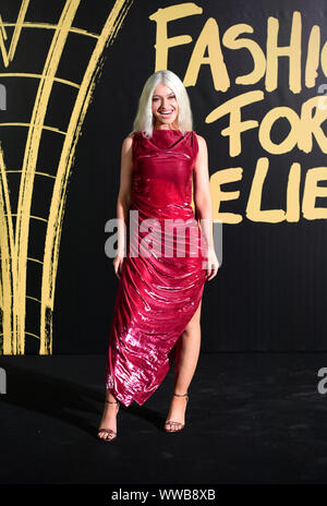 Alice Chater Ankunft auf dem roten Teppich für Naomi Campbell's Fashion für Entlastung Gala, im Britischen Museum, London statt. Stockfoto