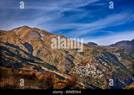 Sirrako VILLAGE, Griechenland. Eine der schönsten griechischen Bergdörfern, auf tzoumerka Berge, Ioannina, Epirus. Stockfoto