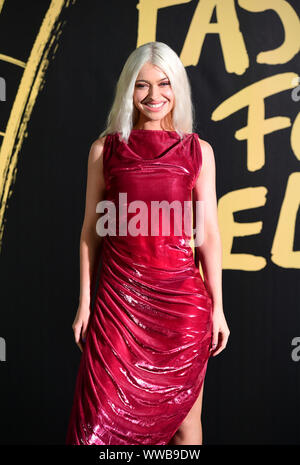 Alice Chater Ankunft auf dem roten Teppich für Naomi Campbell's Fashion für Entlastung Gala, im Britischen Museum, London statt. Stockfoto