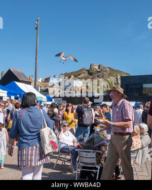 Hastings jährliche Seafood Festival 2019, auf die Altstadt Stade Küste von Rock-a-Nore, East Sussex, Großbritannien Stockfoto