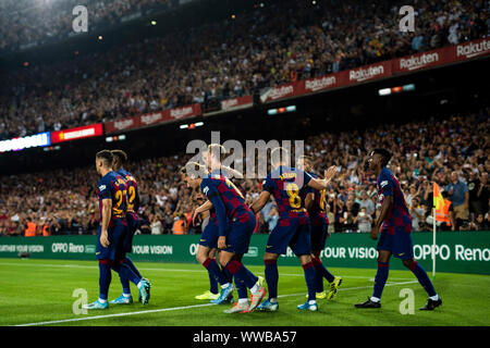 Barcelona, Spanien. 14 Sep, 2019. 14. September 2019; Camp Nou, Barcelona, Katalonien, Spanien; La Liga Fußball, Barcelona gegen Valencia Club de Futbol; FC Barcelona Team Ihre 2. Ziel feiern von De Jongs Ziel in die Spiele 7 Minute für 2-0 Credit: Aktion Plus Sport Bilder/Alamy leben Nachrichten Stockfoto