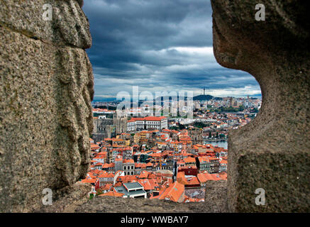 Blick auf Se Viertel und der Kathedrale von Se vom Torre dos Clerigos. Porto, Portugal Stockfoto