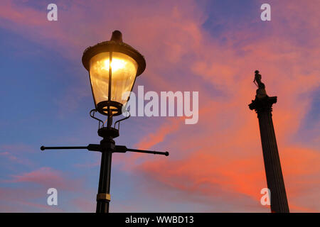 London, Großbritannien. 14. September 2019. Sonnenuntergang hinter Nelson's Column auf den Trafalgar Square, London, England: Paul Brown/Alamy leben Nachrichten Stockfoto