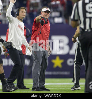 Houston, Texas, USA. 13 Sep, 2019. Houston Cougars Head Coach Dana Holgerson während einer NCAA Football Spiel zwischen den Houston Cougars und die Washington State Cougars an NRG Stadion in Houston, Texas, am 13. September 2019. Credit: Scott Coleman/ZUMA Draht/Alamy leben Nachrichten Stockfoto