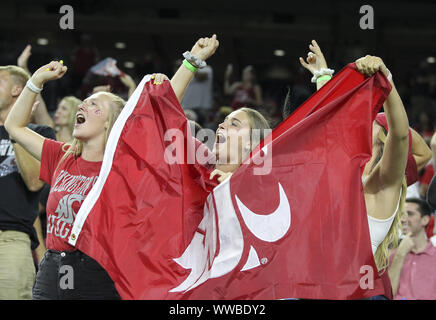 Houston, Texas, USA. 13 Sep, 2019. Die Washington State Cougars Fans während der NCAA Football Spiel zwischen den Houston Cougars und die Washington State Cougars an NRG Stadion in Houston, Texas, am 13. September 2019. Credit: Scott Coleman/ZUMA Draht/Alamy leben Nachrichten Stockfoto