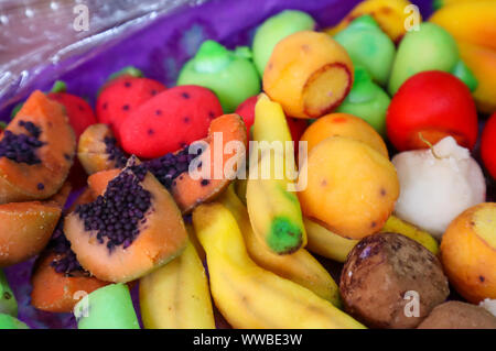 Marzipan-Süßigkeiten in Form von Früchten auf Dem Markt in Mexiko-Stadt Stockfoto