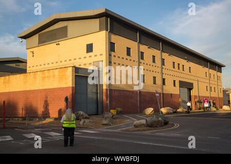 London, Großbritannien. 14. September 2019. Colnbrook Detention Center. Mit seinem Nachbarn harmondsworth Kombiniert, bildet sie Heathrow Einwanderung Ausbau Centre, das größte in Europa. Credit: Mark Kerrison/Alamy leben Nachrichten Stockfoto