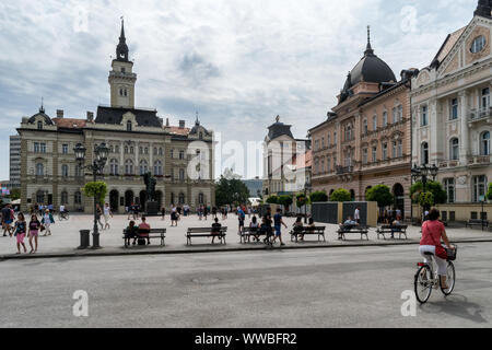 NOVI SAD, Serbien - 7. Juli, Novi Sad - Liberty Square am Tag der Ausfahrt Festival. Novi Sad ist die zweitgrößte Stadt in Serbien, 1895 erbaut. Novi Sa Stockfoto