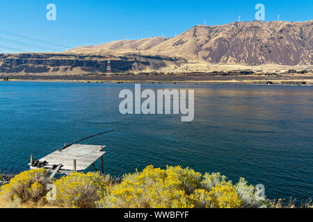 Columbia River, nähe John Day Dam, Ansicht von Oregon, native american Angeln Plattform Stockfoto